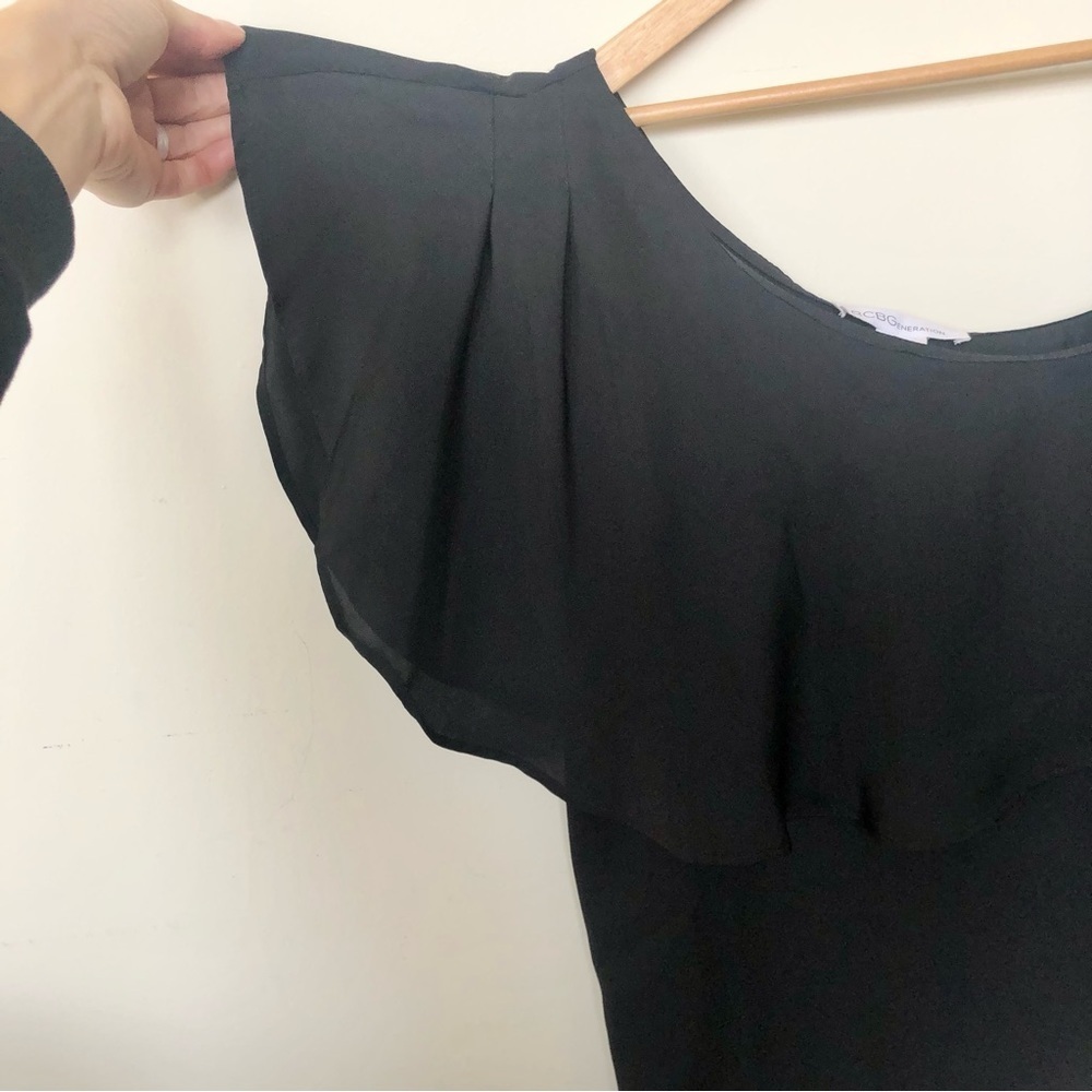 BCBG Generation one shoulder ruffle asymmetric blouse in black size 4 - Picture 2 of 6